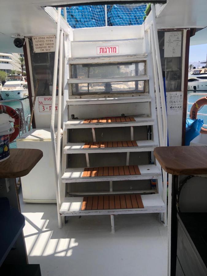 הספינה של אריק Botel *