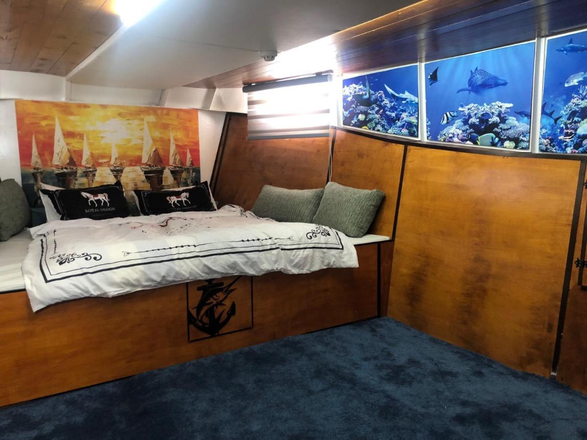 הספינה של אריק Botel